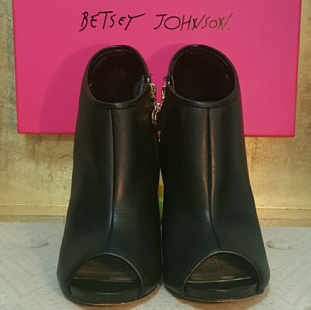 Betsey Johnson Marah Black Leat Booties